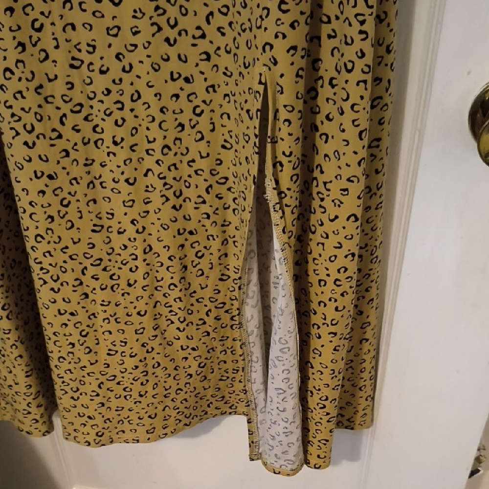 Sugarfox | Chic Long Sleeve Leopard Print Dress - Picture 3 of 4